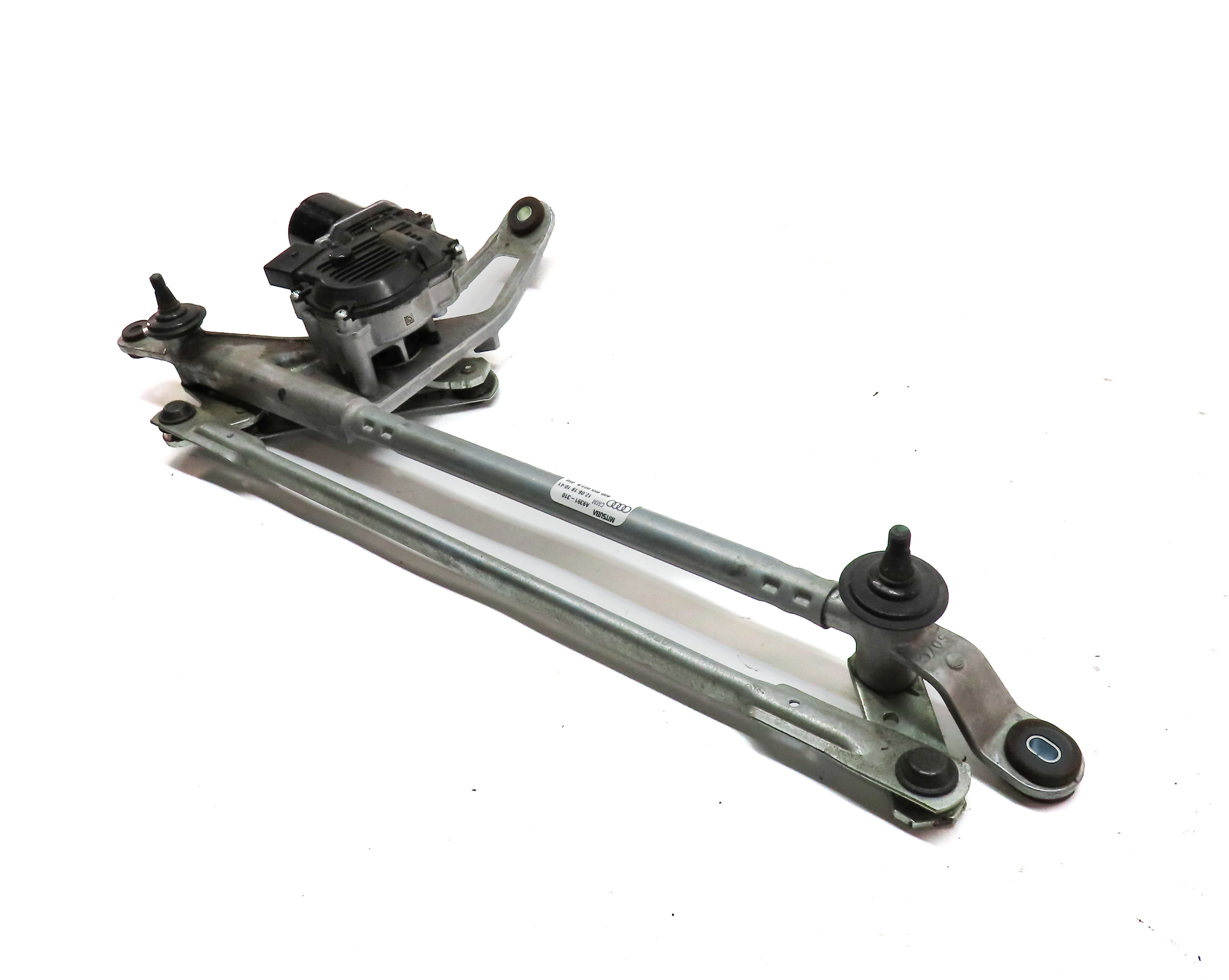 18-21 AUDI Q5 SQ5 (FY 80A) FRONT WINDSHIELD WIPER TRANSMISSION LINKAGE w/ MOTOR — exact item pictured
